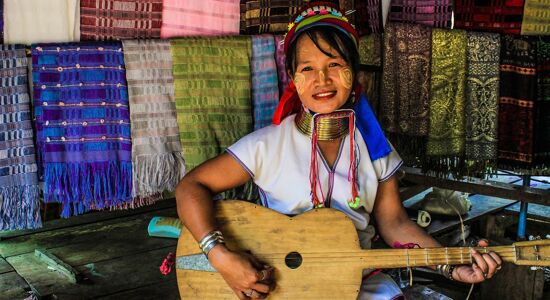 Mae Klong Ethnic Girl play Gui